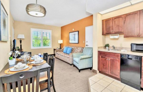 Contemporary Apartment with Pool Hot Tub - Close to Universal Studios